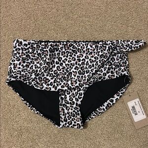 NWT Albion Fit Simone Bottoms in Cheetah Print — XS